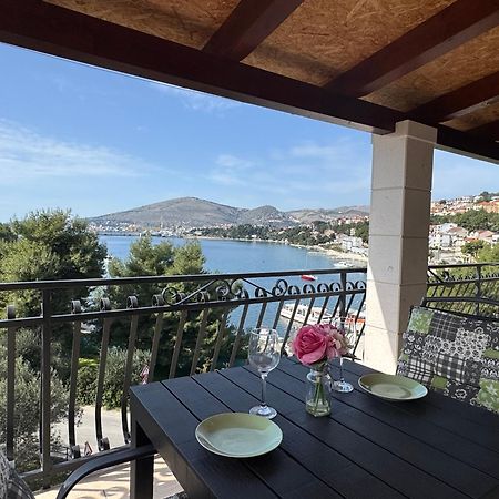 Apartments Villa Mirella 20 M From The Sea - Free Parking Trogir Luaran gambar
