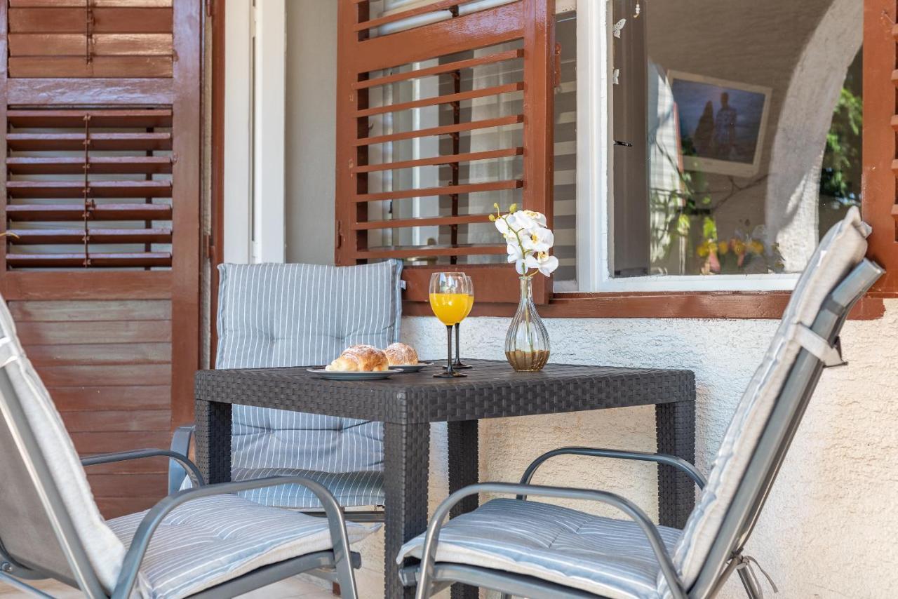 Apartments Villa Mirella 20 M From The Sea - Free Parking Trogir Luaran gambar