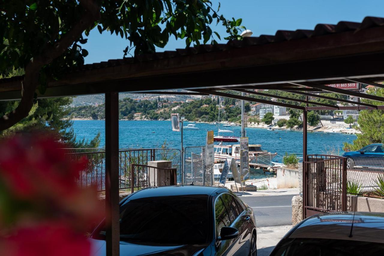 Apartments Villa Mirella 20 M From The Sea - Free Parking Trogir Luaran gambar