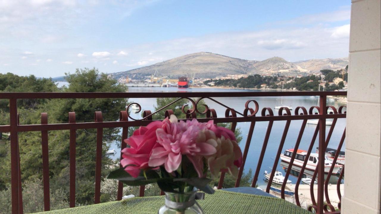 Apartments Villa Mirella 20 M From The Sea - Free Parking Trogir Luaran gambar