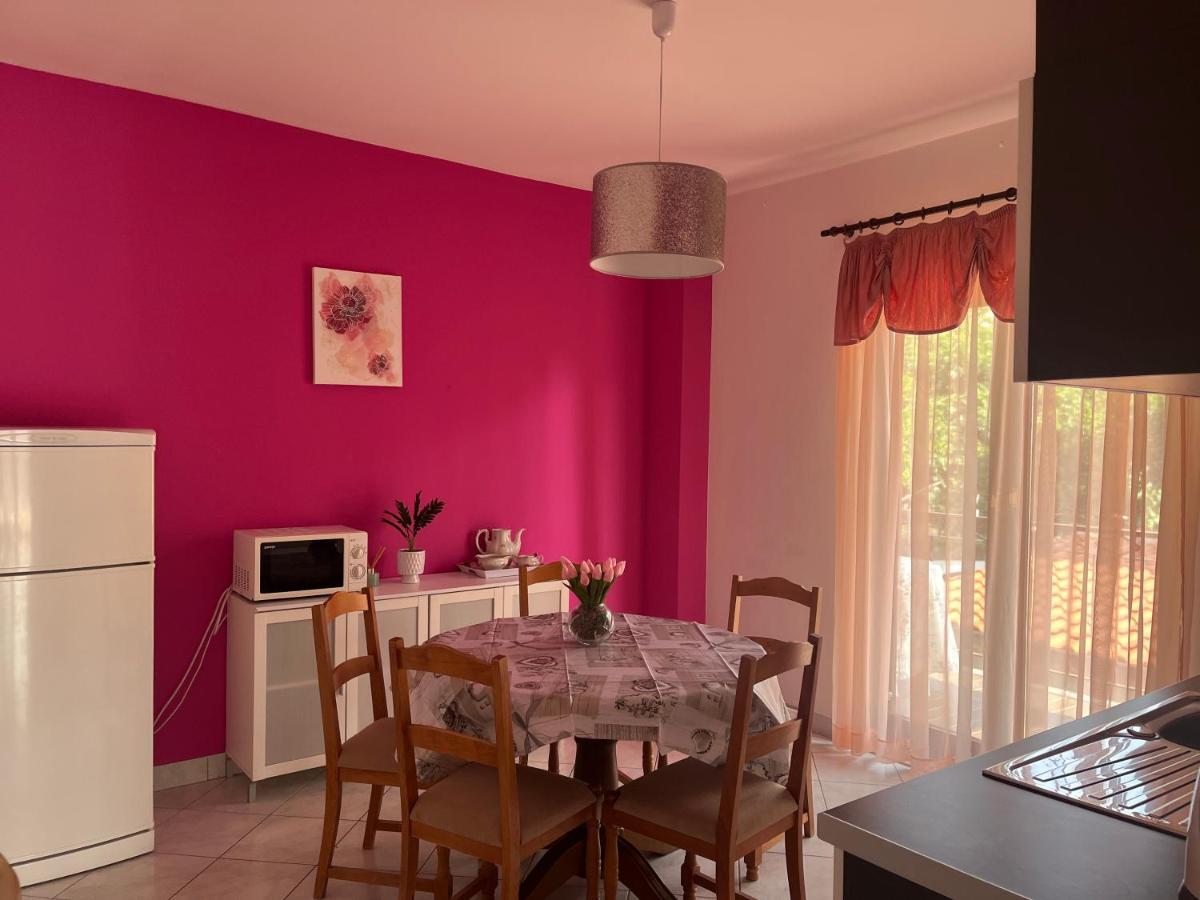 Apartments Villa Mirella 20 M From The Sea - Free Parking Trogir Luaran gambar