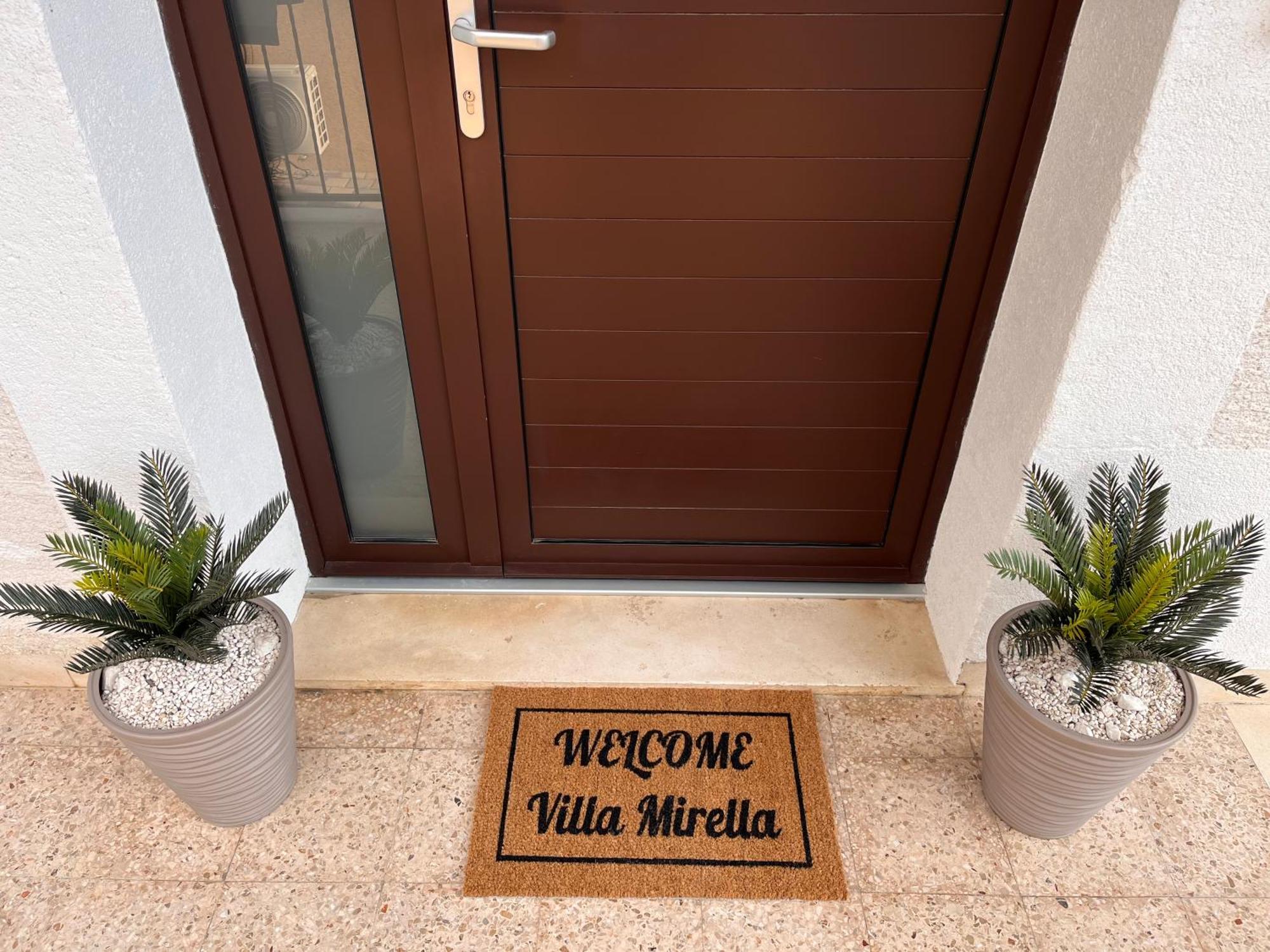 Apartments Villa Mirella 20 M From The Sea - Free Parking Trogir Luaran gambar