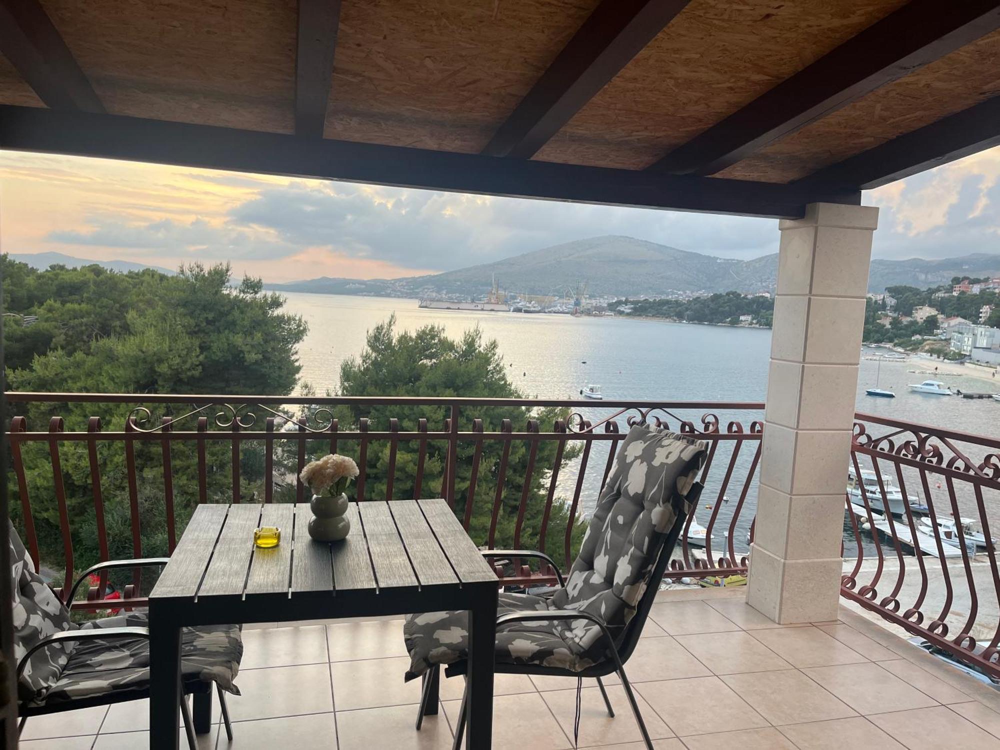 Apartments Villa Mirella 20 M From The Sea - Free Parking Trogir Luaran gambar