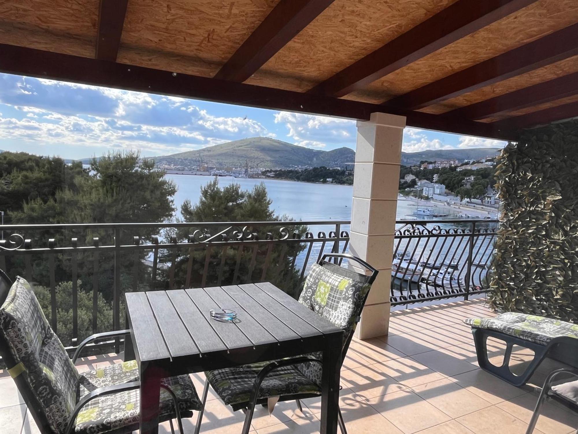 Apartments Villa Mirella 20 M From The Sea - Free Parking Trogir Luaran gambar