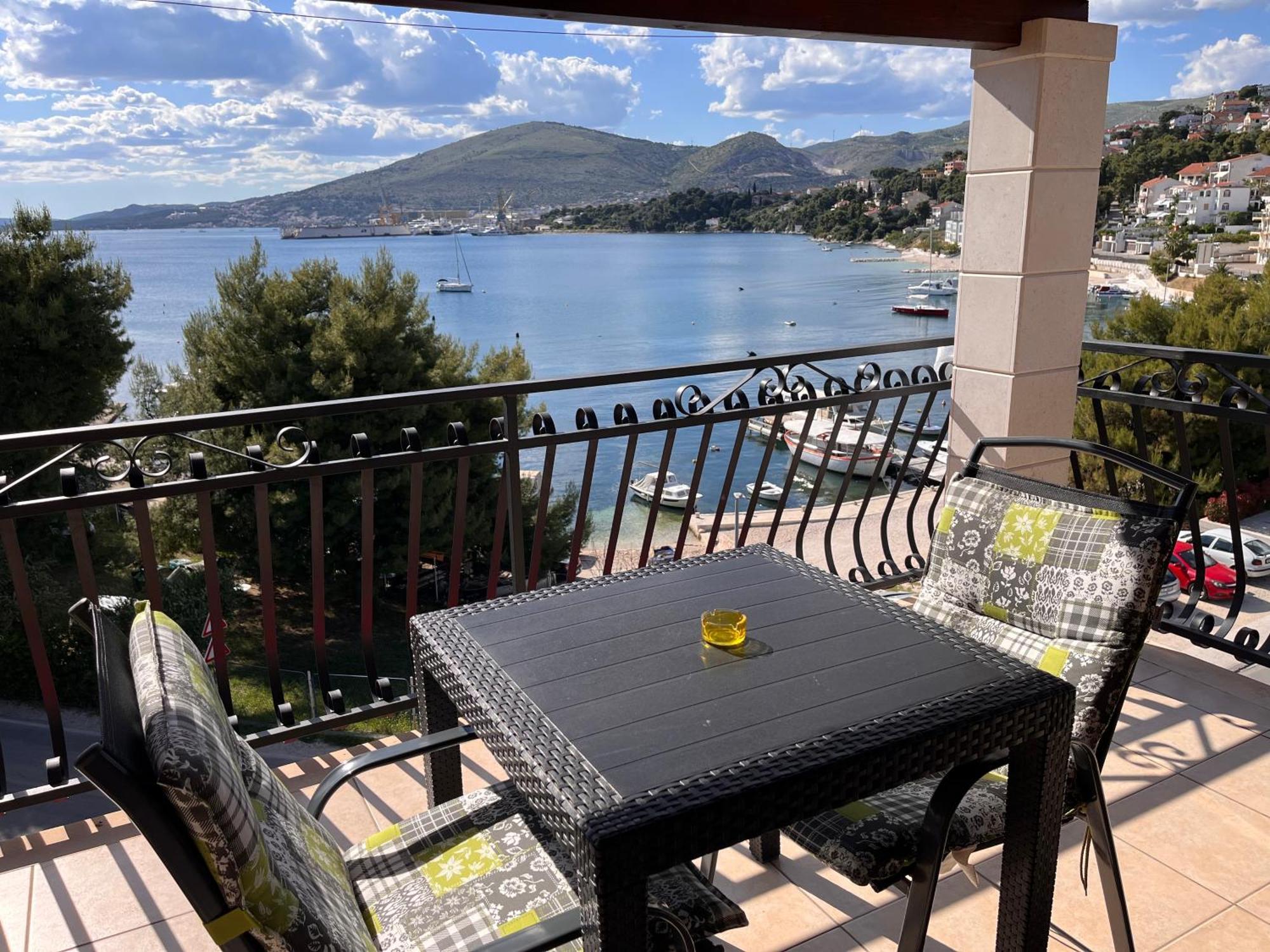 Apartments Villa Mirella 20 M From The Sea - Free Parking Trogir Luaran gambar