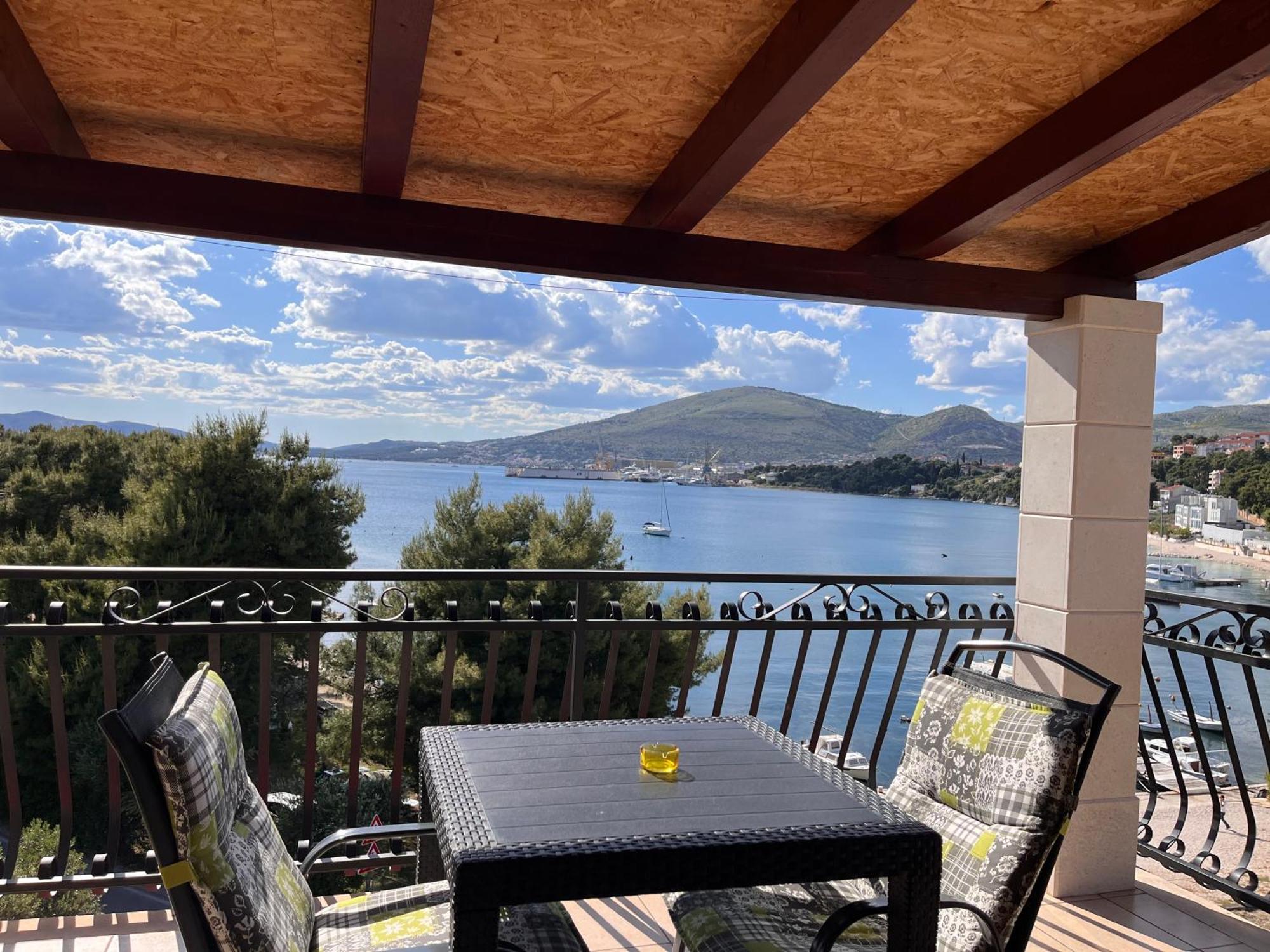Apartments Villa Mirella 20 M From The Sea - Free Parking Trogir Luaran gambar