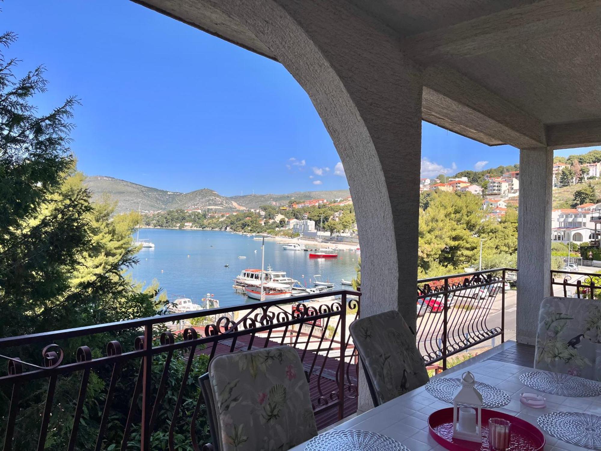 Apartments Villa Mirella 20 M From The Sea - Free Parking Trogir Luaran gambar