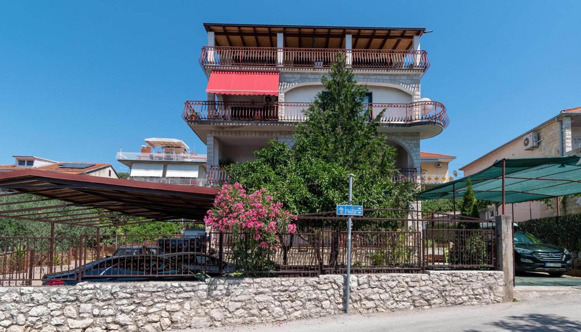 Apartments Villa Mirella 20 M From The Sea - Free Parking Trogir Luaran gambar