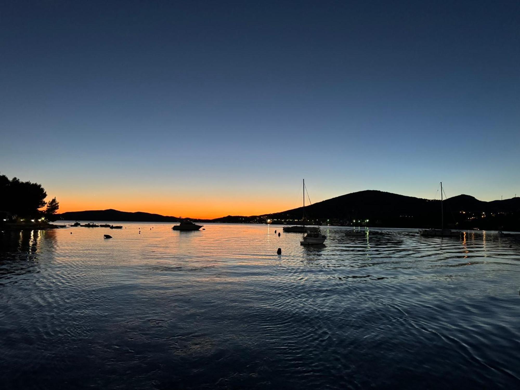 Apartments Villa Mirella 20 M From The Sea - Free Parking Trogir Luaran gambar