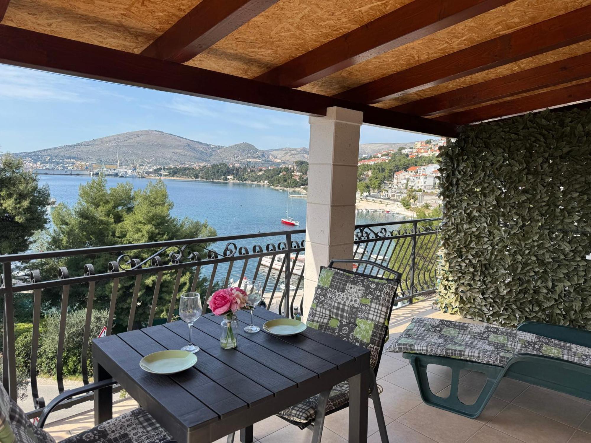 Apartments Villa Mirella 20 M From The Sea - Free Parking Trogir Luaran gambar